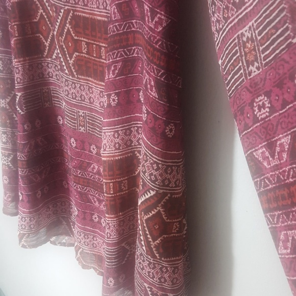 Long sleeve geometric  pattern tunic. 338 - Picture 3 of 7